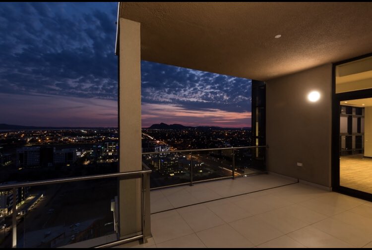 ApplebyReal's tweet image. FOR SALE
3 Bedroom Penthouse for sale in the CBD. A once in a lifetime opportunity to own this stunning apartment awaits you. Call 3900990 or e-mail info@applebys.co.bw. #applebys #realestate #penthouseapartment #iTowers #skyapartments #gaborone #botswana