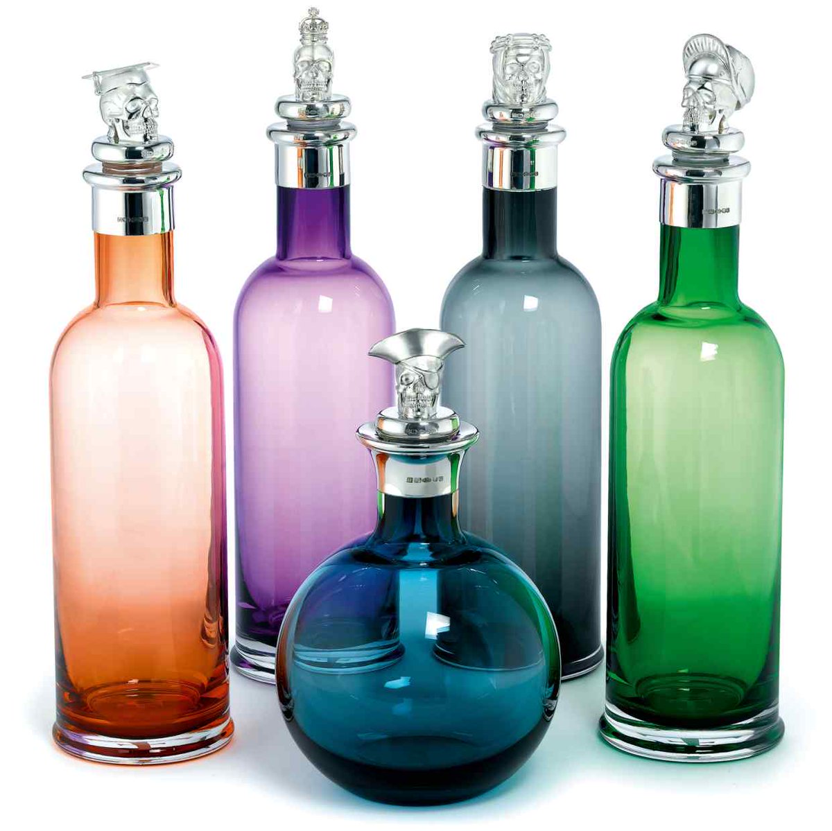 "The jewellers turning their hand to home furnishings:
Cutting-edge jewellers are applying their art to interiors, crafting bijouterie for the home that shares the DNA of their gems..."

howtospendit.ft.com/house-garden/2…