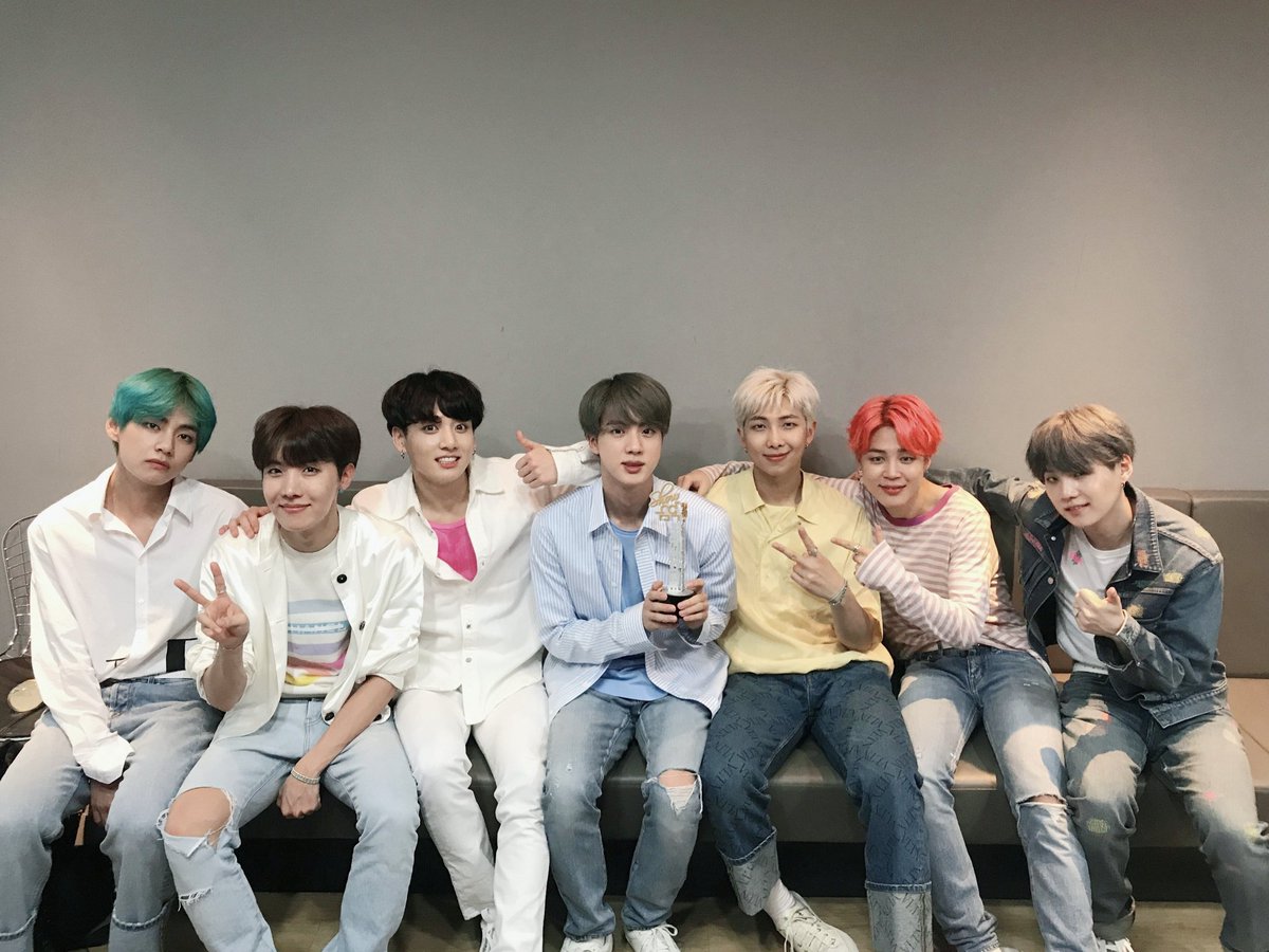 PavonArelly's tweet photo. @baekth95 @BTS_twt #BBMAsTopSocial Bts @Bts  Vamos Army sigan Votando ..... https://t.co/zdWlbCVrHd