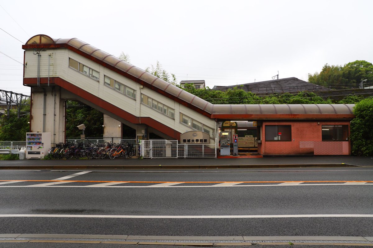 永和 置賜7 3 4 これまた大学の最寄り駅崇城大学前駅 駅前の斜行エレベーターで登ると校舎があるみたいです 駅名標の位置がやけに低いのが謎です Gw中は大学も休みだから窓口もおやすみなのかな さあそろそろ熊本の街が近づいてきました 19年gw永和の 永和 置賜7 3 4 これまた大学の最寄り駅崇城大学前駅 駅前の斜行エレベーターで登ると校舎があるみたいです 駅名標の位置がやけに低いのが謎です Gw中は大学も休みだから窓口もおやすみなのかな さあそろそろ熊本の街が近づいてきました 19年gw永和の