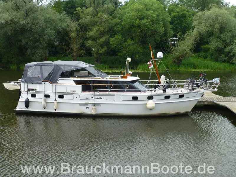 Verkaufshafen's tweet photo. Die Altena Backdecker 2000 hält auch im Winter warm. Warmwasser-Zentralheizung + Thermoverglasung. Mit Teakdeck, Generator und 2. Steuerstand. Jetzt bei uns im Verkaufshafen Brandenburg / Plaue besichtigen. https://t.co/UH4SPmA4yN #brauckmannboote #yachtbroker #yachtinglife https://t.co/U2ZybUYKXK