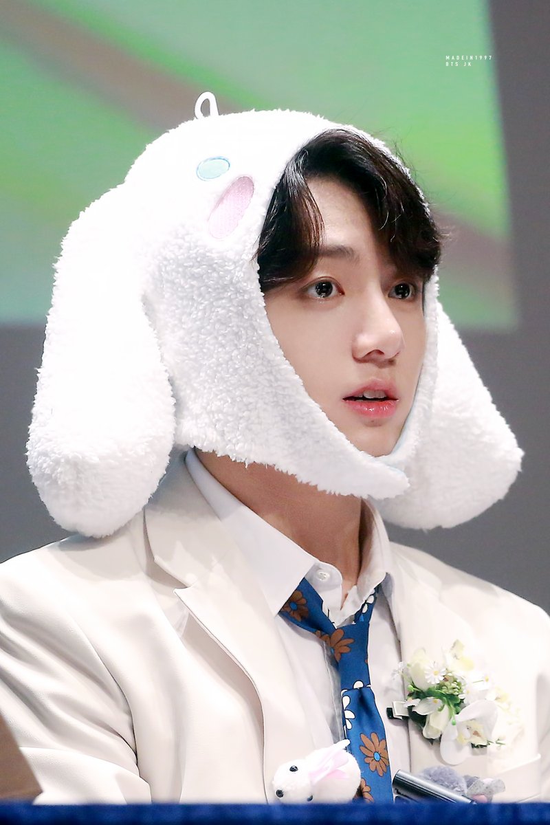 soso__raerae's tweet photo. 📸👉🏻@madein1997_jk 님의 예쁜 사진 ! 정국이 예쁘게 담아주셔서 감사합니다. 🙏🏻😊

강아지 토끼 강끼꾹(?) 그리면서 배경을 밝게할까 어둡게 할까 고민하다 결국 정국이 자체가 빛이 나니까 어둡게 가기로 결정 !!

#BBMAsTopSocial BTS @BTS_twt https://t.co/TbQwJlPhxt