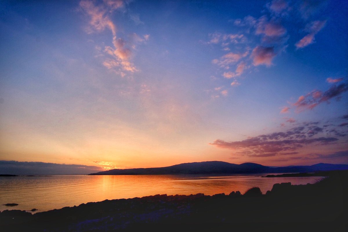 A beautiful sunset over Carrick Shore was a lovely end to a great day discovering a few areas of Dumfries and Galloway @SolwayTours @gallowayglens @solwayviewcamp #loveDandG #visitSWScotland #visitdumfriesandgalloway #sunset #seascape