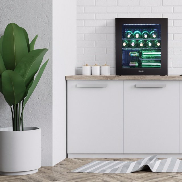 kitchensreview's tweet image. All set to keep cool this summer? Danby's new compact wine cooler will hold 16 bottles and the temperature can be set between 6-14◦c   bit.ly/2GMaYok #winecooler #compactappliances