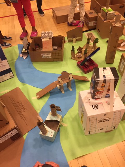 April 29 – May 5, 2019 is #ScreenFreeWeek. Encourage your children to explore their creativity by unplugging from screen-based entertainment. @YorkshireElem students participated by attending Box Night and creating a cardboard town! Visit screenfree.org for more info.