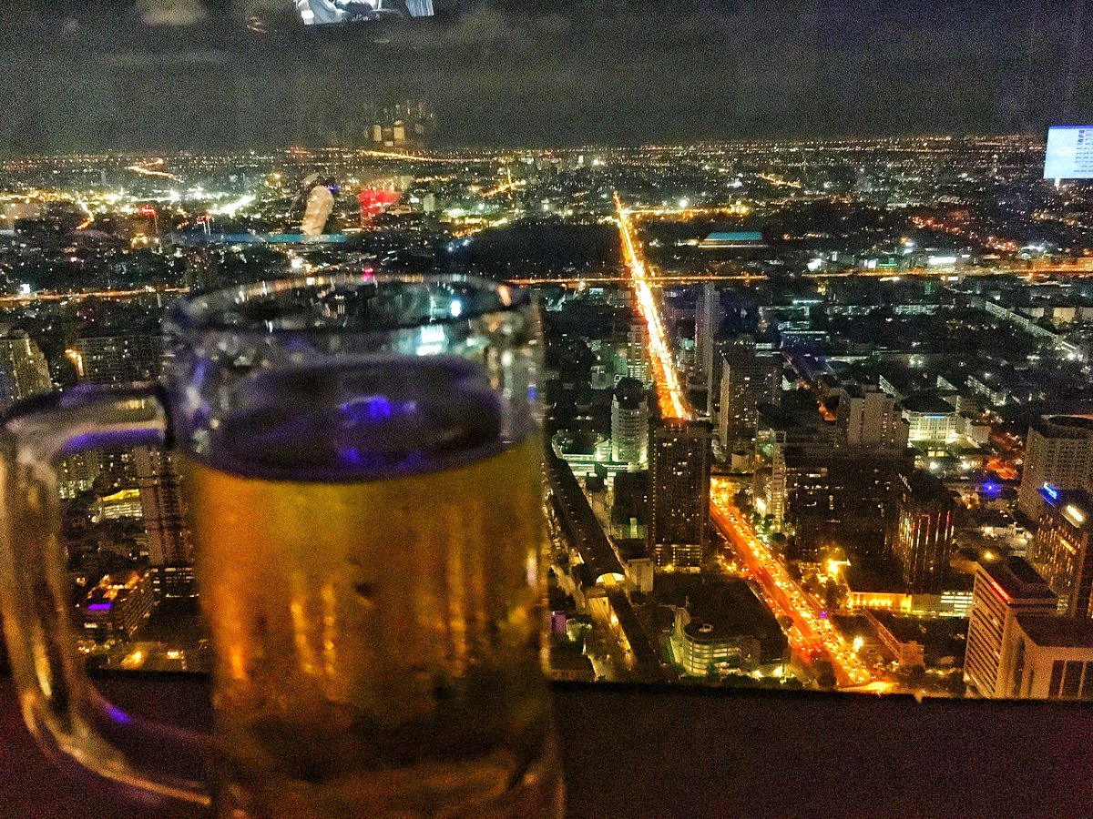 _edestinations's tweet image. Who said layovers were boring? Happy to escape the Bangkok madness and heat by relaxing with a drink at 83 floors up at the @baiyokesky Hotel Bangkok 😳🍺. A must try if you come to the city.