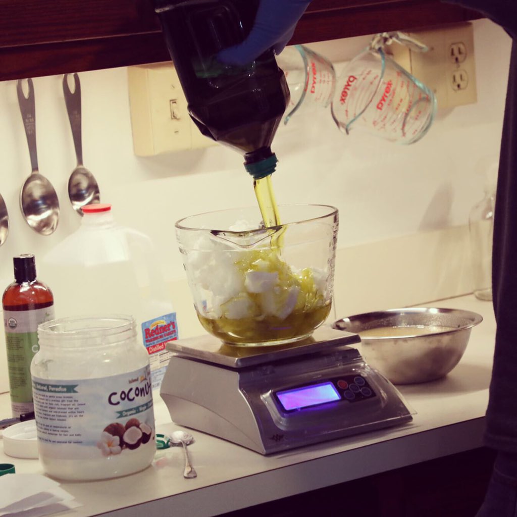 ESFoodLab's tweet image. Herbalist Whitney Palacios led a soapmaking workshop in the Eastern Shore Food Lab in partnership with the campus garden program. Students made Castile soap and lard soap with recycled cooking ingredients! 
#sustainable #nowaste #sustainability #soap #homesteading #soapmaking