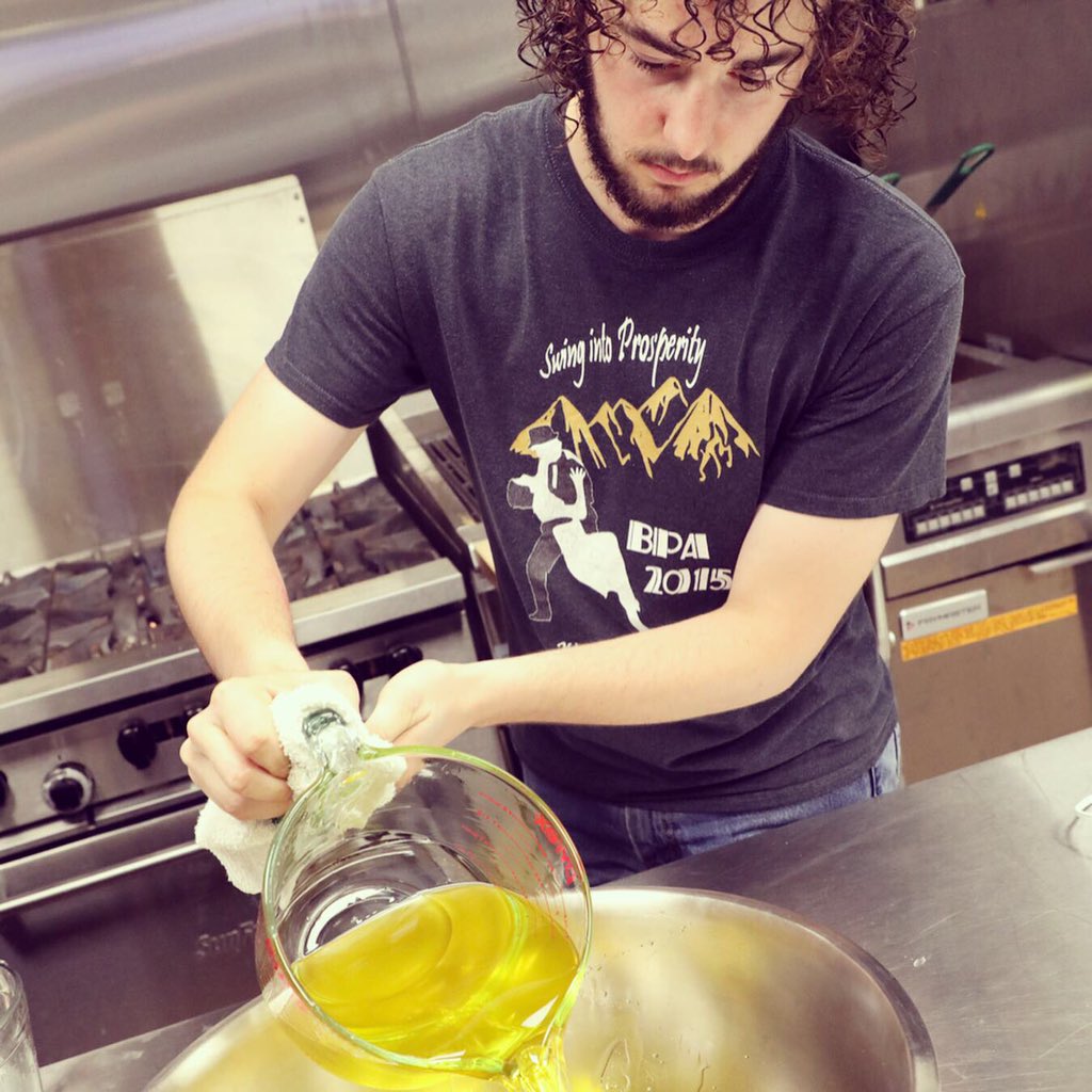 ESFoodLab's tweet image. Herbalist Whitney Palacios led a soapmaking workshop in the Eastern Shore Food Lab in partnership with the campus garden program. Students made Castile soap and lard soap with recycled cooking ingredients! 
#sustainable #nowaste #sustainability #soap #homesteading #soapmaking
