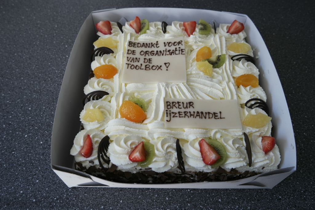 GebrBodegraven's tweet image. Namens Breur ijzerhandel voor het organisatie van de toolbox meeting met Stebru van deze heerlijke taart genoten!