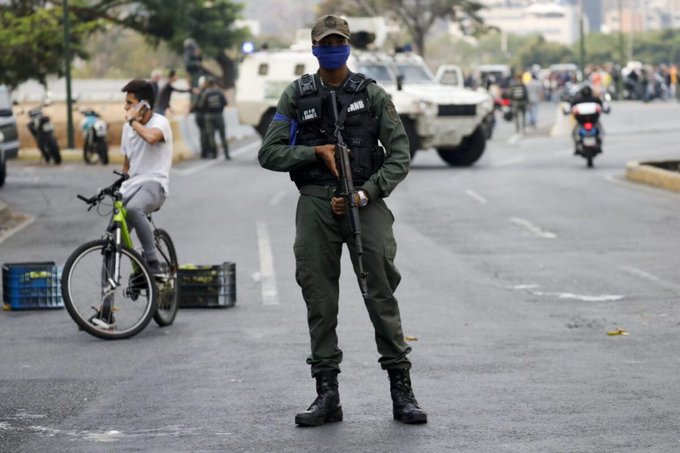 S&iacute; vale yo estoy aqu&iacute;, esto se va a prender, parece que hoy s&iacute;.  - - - - *El pana de la bicicleta y el<a href="/tag/vinotintoxtlt"class="tags"><span>#vinotintoxtlt</span></a>