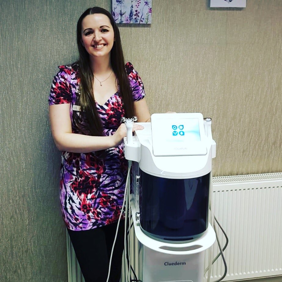 VennHealthcare's tweet photo. Laura at Lavender House getting her new Aquafacial by Aquapure 4 in 1 hydradermabrasion device by @cluederm.inc
Contact us for details #aquafacial #aquapure #cluederm #hydradermabrasion @lavenderhousedayspa https://t.co/xhvyxQD6M8