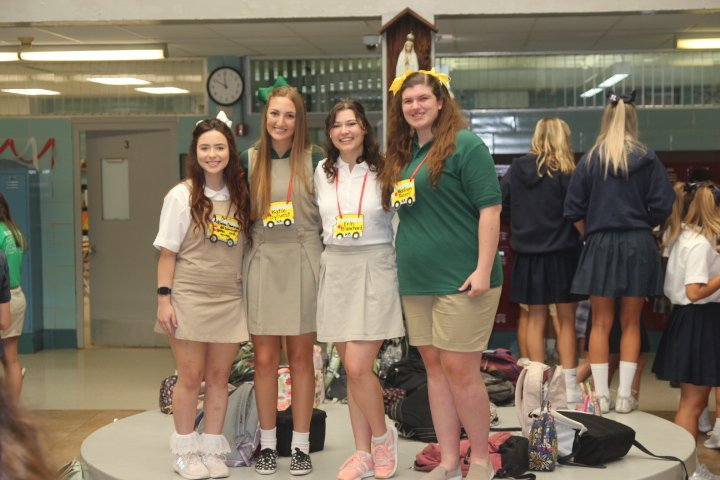 EDWhite4's tweet photo. It’s Senior Week!
   
Monday started off the senior week dress down days with the “first day of school”.  Seniors are pictured in their elementary school uniforms. https://t.co/Ui7735FAIr