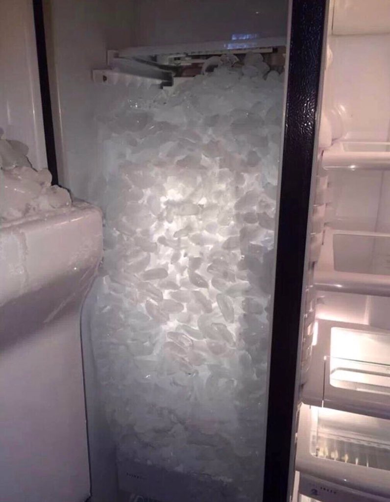 Skate_Goof's tweet image. took out the ice tray in my freezer