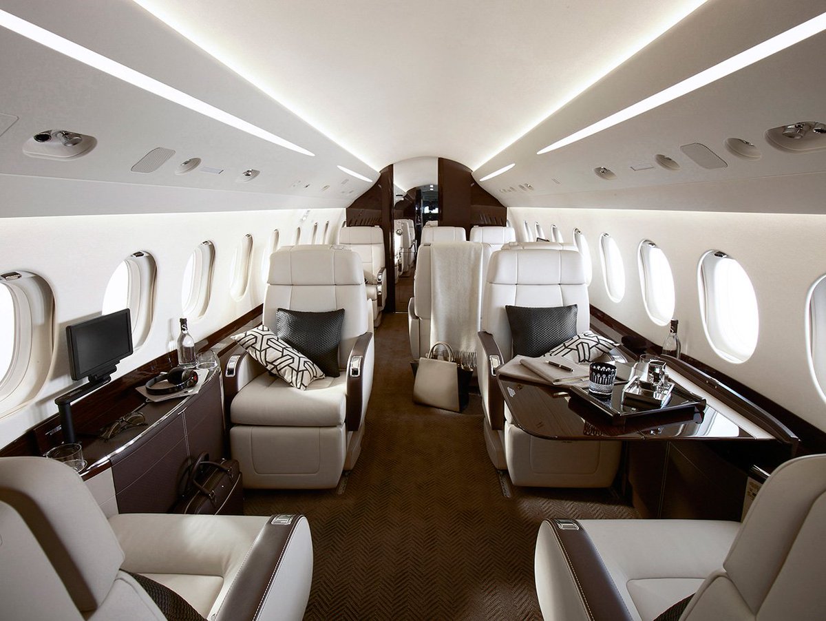 FlyPrivate's tweet photo. The #Falcon2000 can travel the U.S. from coast to coast with an impressive fuel economy. The Falcon 2000 #heavyjet typically seats 8-12 and can travel 3,000 nautical miles at average speeds up to 528 mph. https://t.co/JO8fFc5vT1 #flyprivate #privatejetcharter https://t.co/55UzbZLfLL