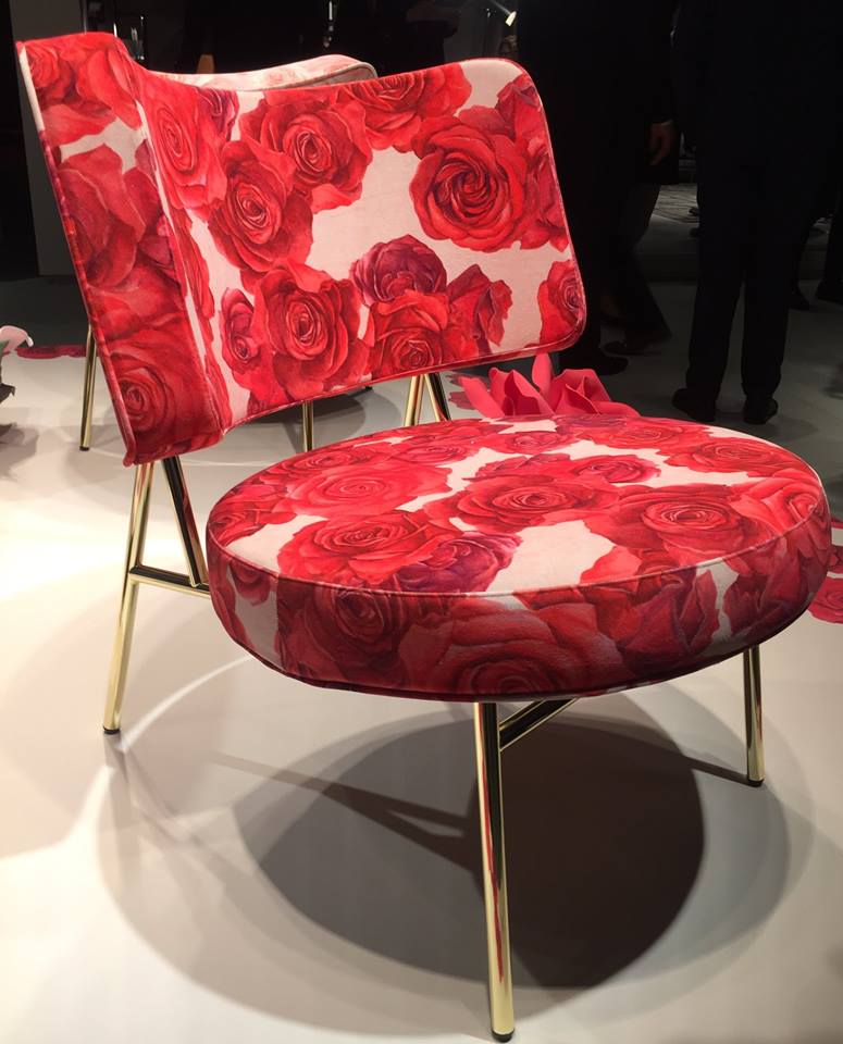 simply_sofas's tweet image. The new Blumarine chair with printed upholstery by the Italian furniture maker Calligaris. #DesignSoGood #MilanDesignWeek2019 #MilanDesignWeek #SaloneDelMobile2019 #iSaloni #Milano #SoFaSoGood #mdw #mdw2019 #NewDesign #calligaris #blumarinepercalligaris #myhome