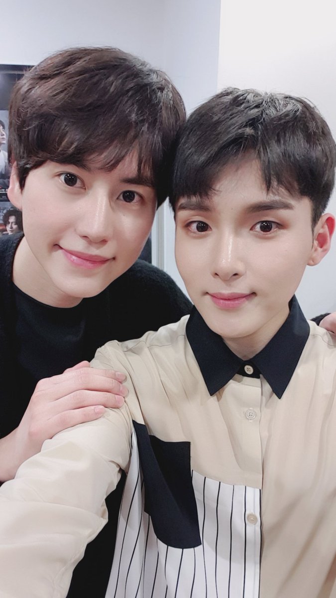 SJofficial's tweet image. 뮤지컬 #광염소나타 보러 왔다 #규 🤳🏻

#려욱 #RYEOWOOK #규현 #KYUHYUN
#슈퍼주니어 #SUPERJUNIOR
