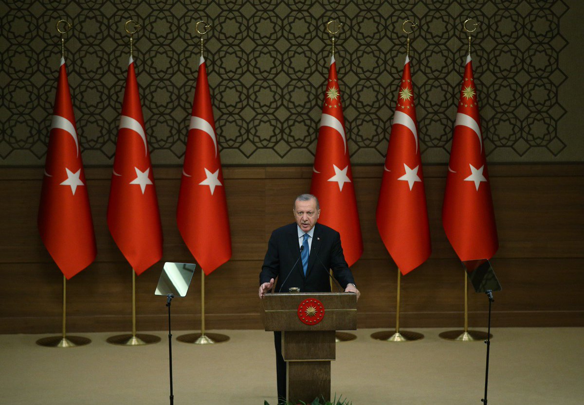 Cumhurbaşkanımız Sn. <a href="/RTErdogan/">Recep Tayyip Erdoğan</a> 'ın teşrifleri ile 4. Ticaret Müşavirleri toplantısına katıldık. Ticaret müşavirlerimizin görev yaptıkları ülkelerde verimli çalışmalarıyla ülkemiz ekonomisine daha fazla katkı sağlayacaklarına inanıyorum.