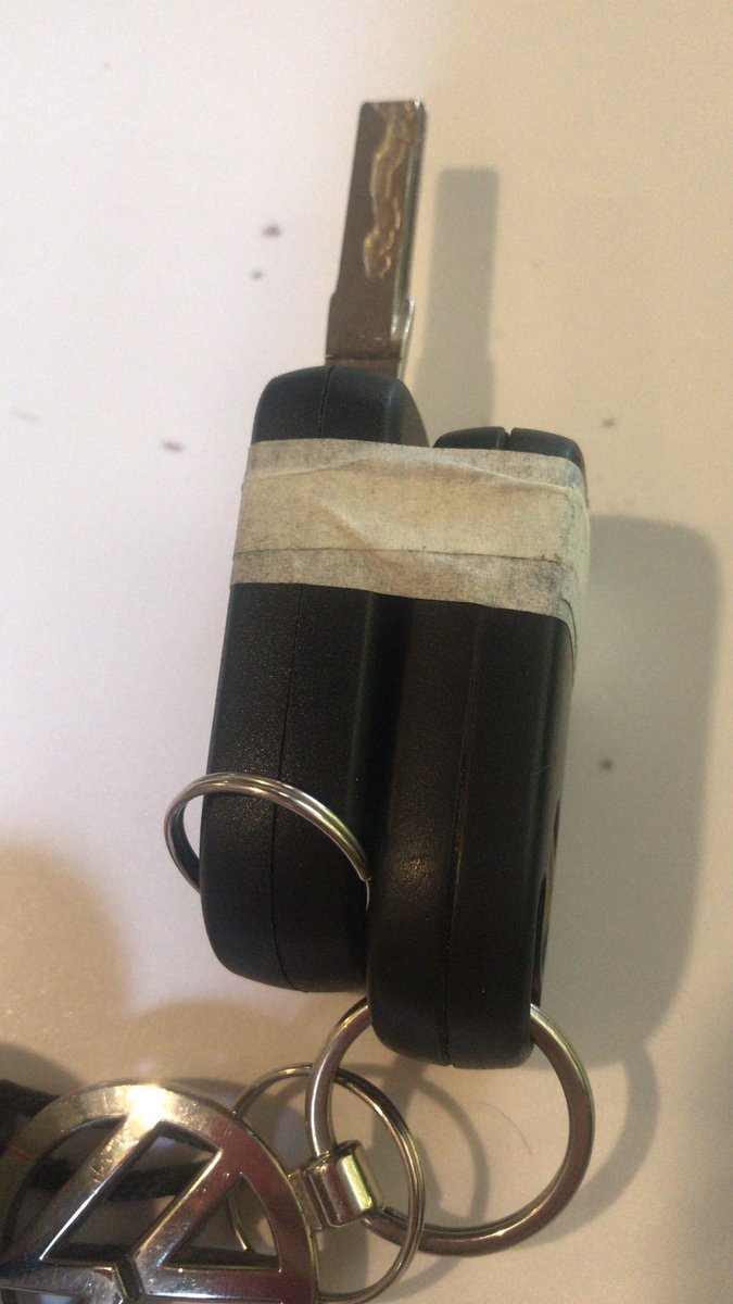 brian53931's tweet photo. Hola se me rompió la llave del auto jajajaja https://t.co/iuTMPBVBye