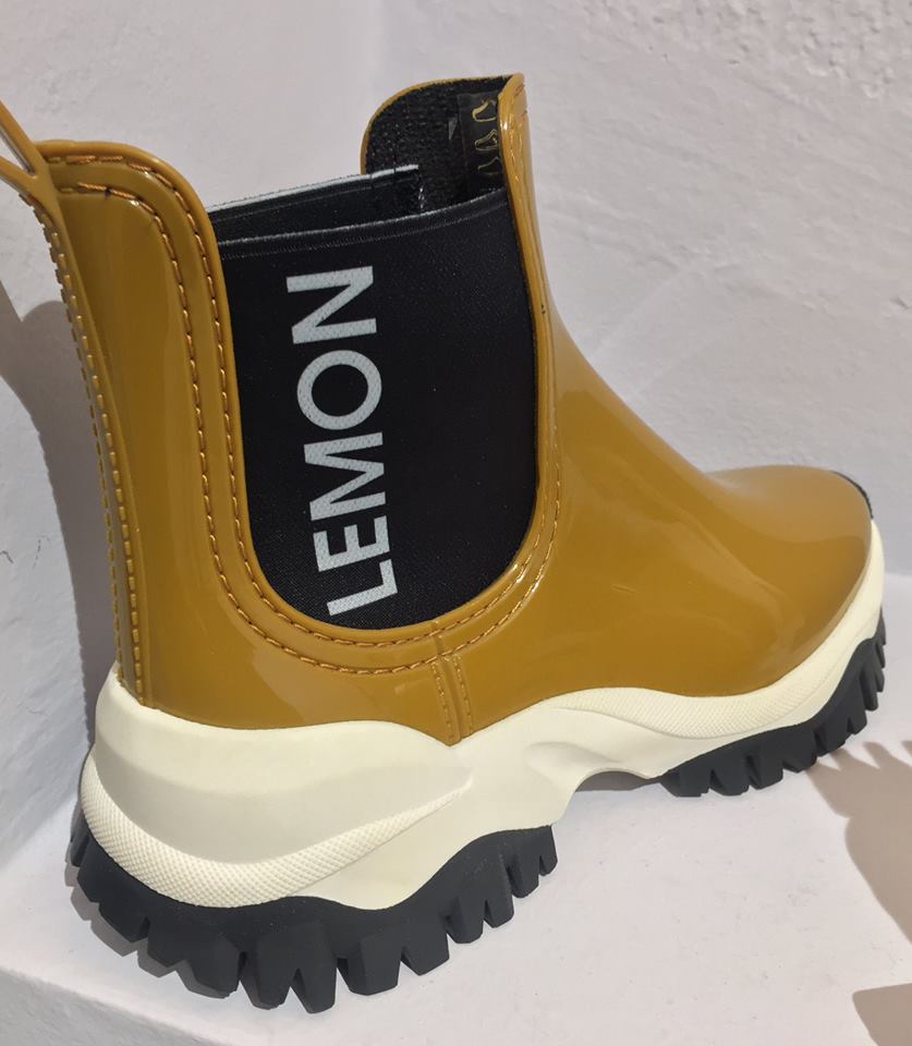 simply_sofas's tweet image. Shoes made from recycled plastic. 100% recycled. Snapshots from Milan Design Week 2019. #DesignSoGood #MilanDesignWeek2019 #MilanDesignWeek #SaloneDelMobile2019 #iSaloni #Milano #SoFaSoGood #mdw #mdw2019 #recycle #ecofriendly #lemonjelly #recycled