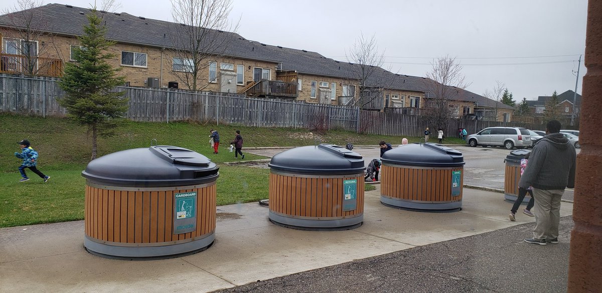 stnkspirit's tweet image. Our primary division is starting the day off with a yard clean up, as we recognize Earth Week. Well done Spirit!
#SpiritRipples #CalledToBelong #EarthDay2019 #WCDSBAwesome #Fairness