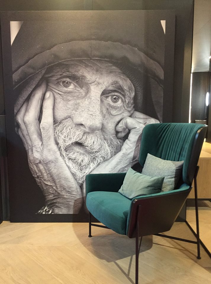 simply_sofas's tweet image. Wallpaper with emotions. Snapshot from Milan Design Week 2019. #DesignSoGood #MilanDesignWeek2019 #MilanDesignWeek #SaloneDelMobile2019 #iSaloni #Milano #SoFaSoGood #mdw #mdw2019 #wallpaper #chairs