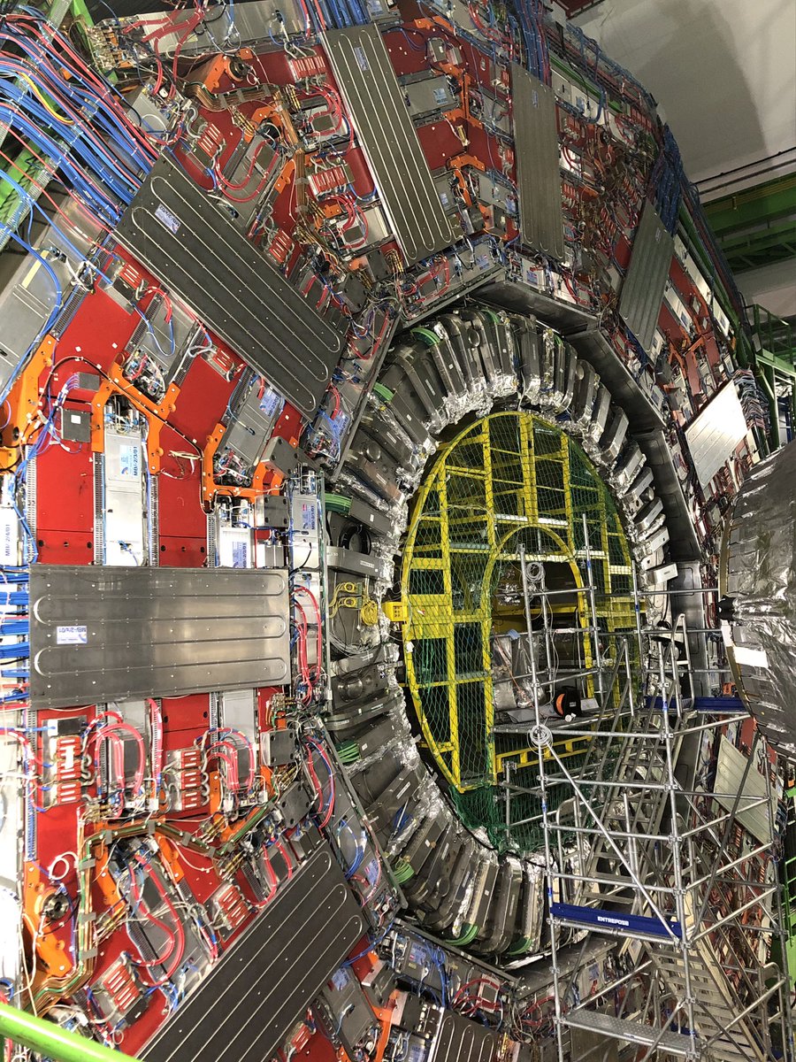 Oracle_CH's tweet photo. Simply impressive here @CERN CMS Point 5! Thanks to the @VoxxedCERN Team to show us your unbelievable work! #VDC19 #VoxxedDaysCERN @OracleDevs @Oracle_CH @postlan @SyOraNu @RomyLienhard https://t.co/v0Wt7xyKcD