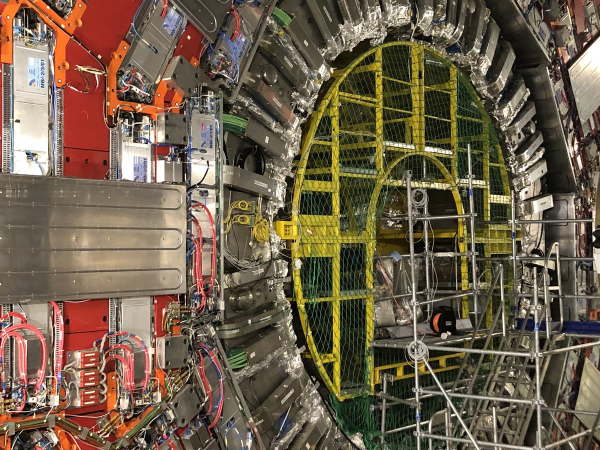 Oracle_CH's tweet photo. Simply impressive here @CERN CMS Point 5! Thanks to the @VoxxedCERN Team to show us your unbelievable work! #VDC19 #VoxxedDaysCERN @OracleDevs @Oracle_CH @postlan @SyOraNu @RomyLienhard https://t.co/v0Wt7xyKcD