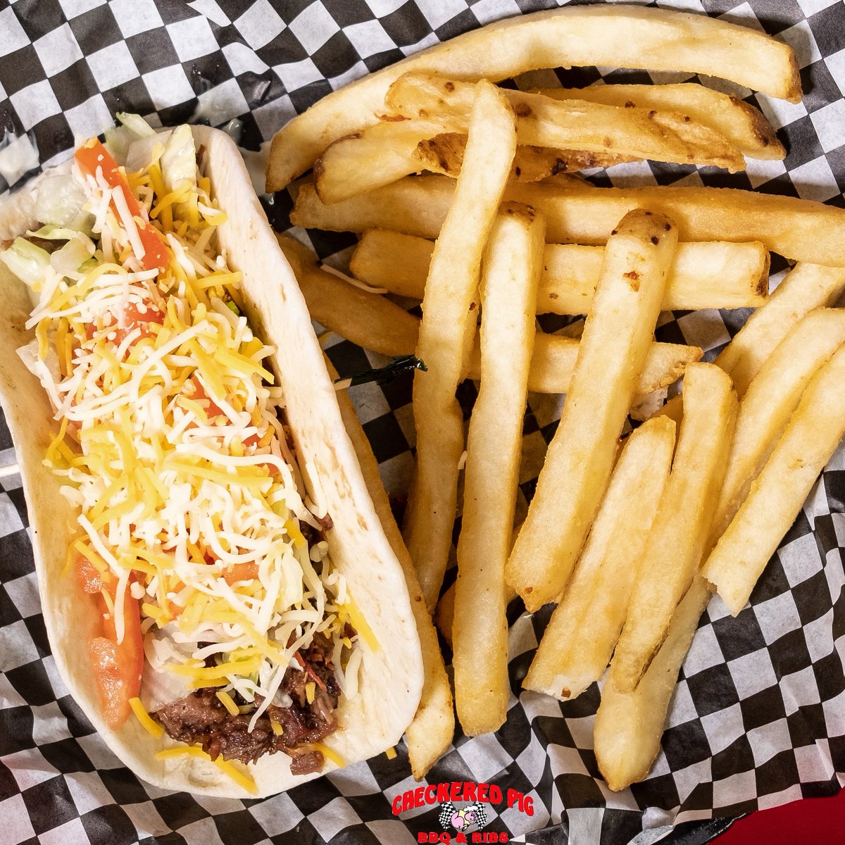 Taco Tuesday with a twist! Brisket Taco's! You can pair it with fries, like shown here or,  many other options. See ya soon!!! 🐷😋