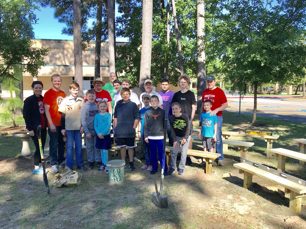 STEAMLabESE's tweet image. ESE was recently gifted a beautiful  outdoor classroom by a former student who designed this for his Eagle Scout project! Thank you Tate for all of your hard work, @HomeDepot for the supplies and to all the volunteers who came out to make this product come together! #eseSOAR