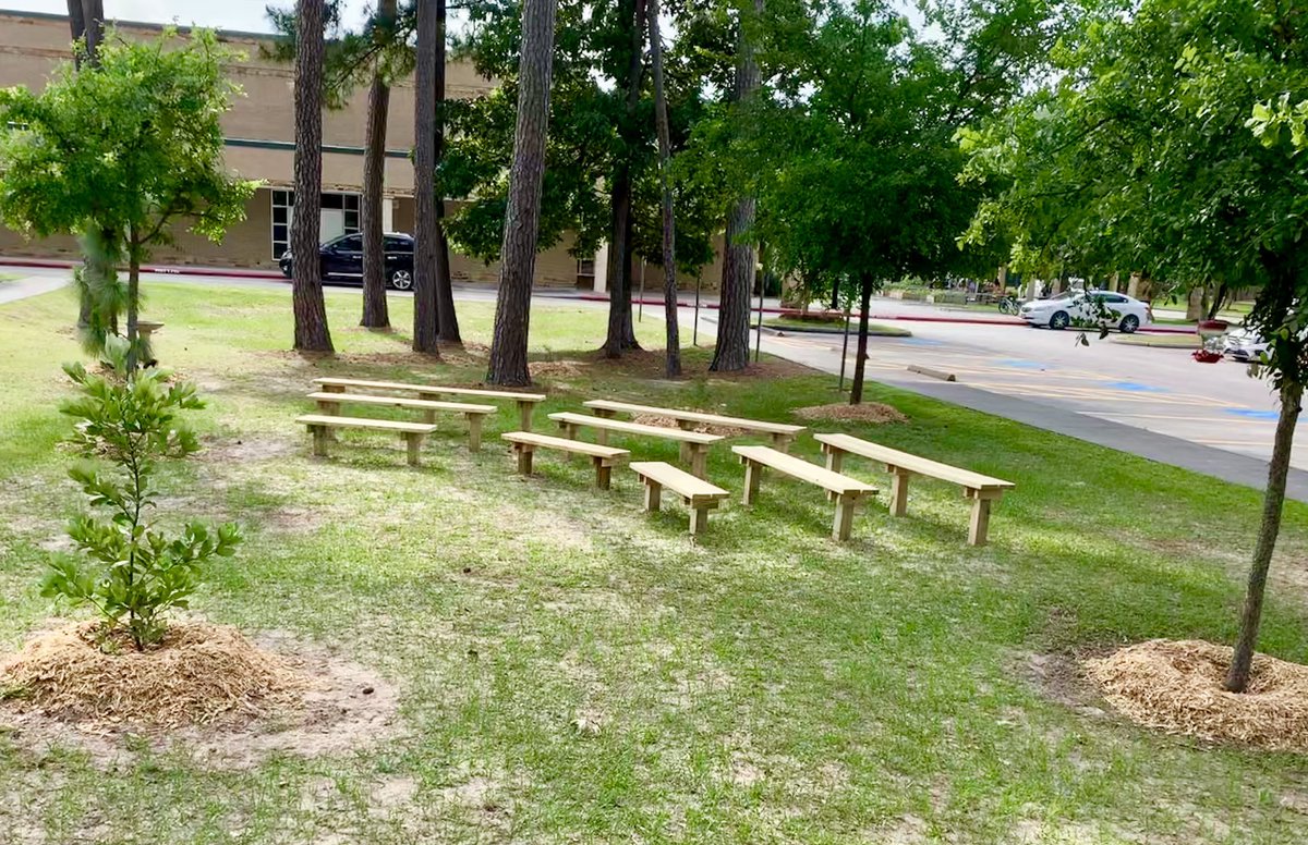 STEAMLabESE's tweet image. ESE was recently gifted a beautiful  outdoor classroom by a former student who designed this for his Eagle Scout project! Thank you Tate for all of your hard work, @HomeDepot for the supplies and to all the volunteers who came out to make this product come together! #eseSOAR