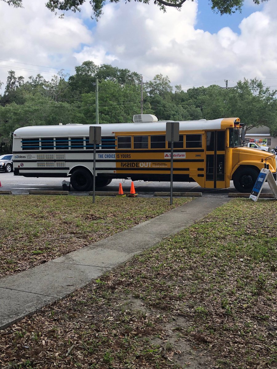 tbaslighmiddle's tweet photo. The Choice Bus is a great experience for our students. They are learning the power of good decision making. Thank you @T_Shamburger and @lclucas08 for the opportunity. #ChoiceBus @AchievementSch https://t.co/d4UViFe1yD