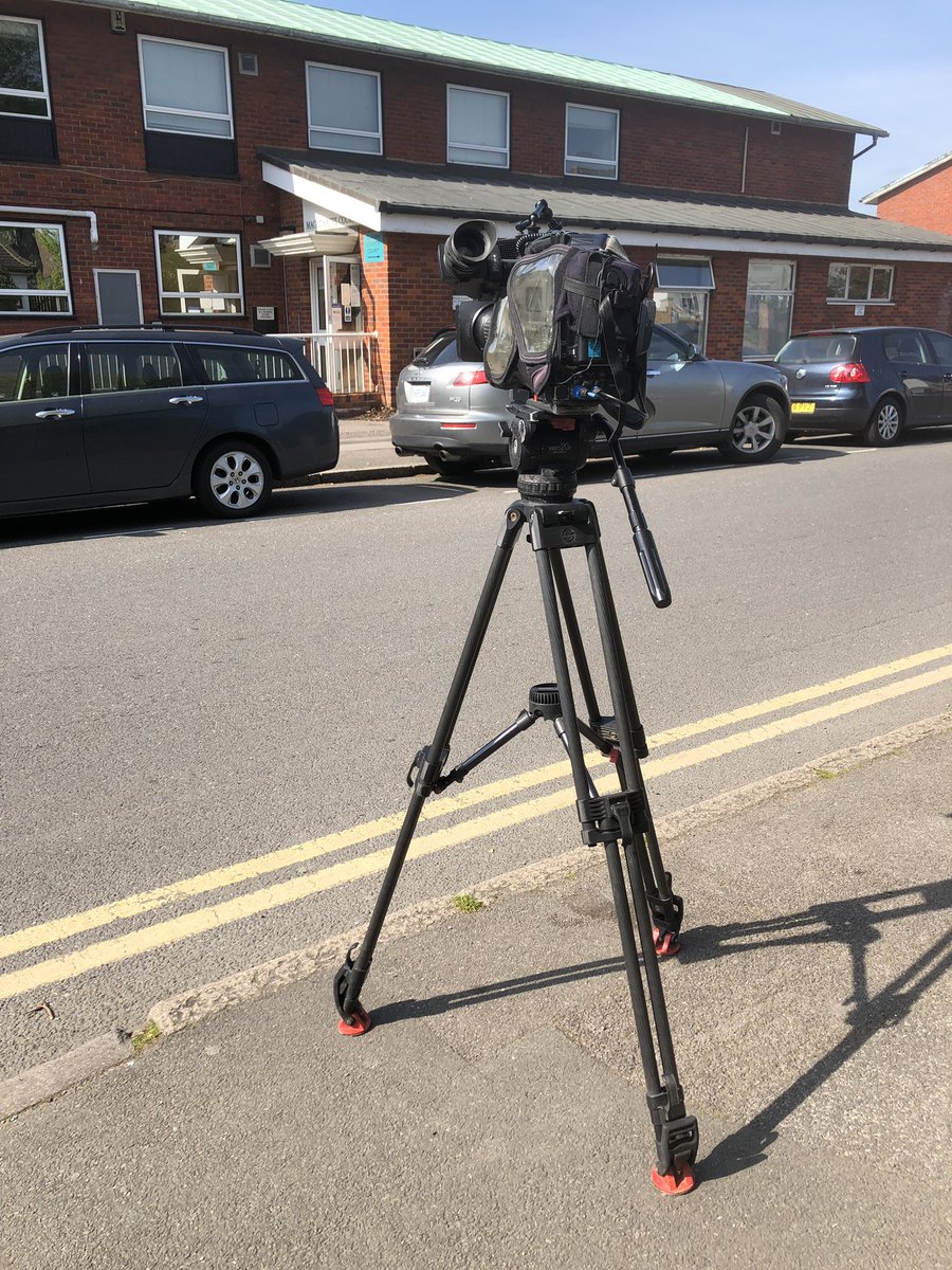 All by myself this morning outside Slough Magistrates Court for <a href="/itvmeridian/">ITV News Meridian</a> 

3 x ‘Anyone famous mate..?’
12 x ‘What’s happened here then..?’
1 x ‘Make sure you get my good side...’
4 x Verbal threats.

Aaaand...

1 x middle finger gratefully received.