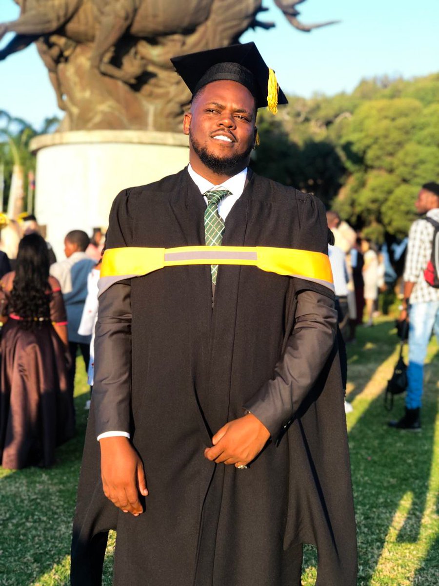 POWER_za's tweet photo. This happened yesterday😭

Went through every single emotion you could think of.
But we made it out the other side..

UP,o mpone o mpolaye😭😭🙏🏾🚶🏾‍♂️.
#upgraduate2019 #Graduation2019 https://t.co/DG89Ng5lhz