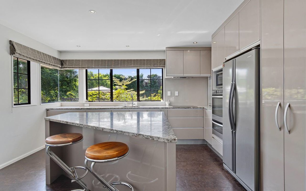 TallPoppy_NZ's tweet photo. 🏡🏡 POPPY #PROPERTYOFTHEWEEK! 🏡🏡

#Omokoroa Tudor style home of grand proportion. Swimming pool, media room and 30 avo trees on just over a hectare. 

https://t.co/4RbjqpXbP5 https://t.co/EeCTH5r0El