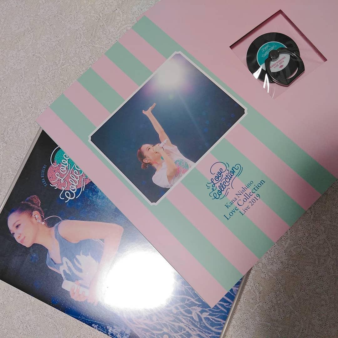 tomoyan_318's tweet photo. やっとやっと私の手元にも…☺︎❤︎
お姉ちゃんがご褒美として買ってくれました😢💖
大きなカナやんに見つめられて本当に幸せです💭カナやんの文字とか写真とか見ただけでうるっときた😢もうたぶん映像見たらやばいことなる💭

お姉ちゃんありがとう👧💓

#カナやん #Lovecollection2 https://t.co/AaVJMQJbHT