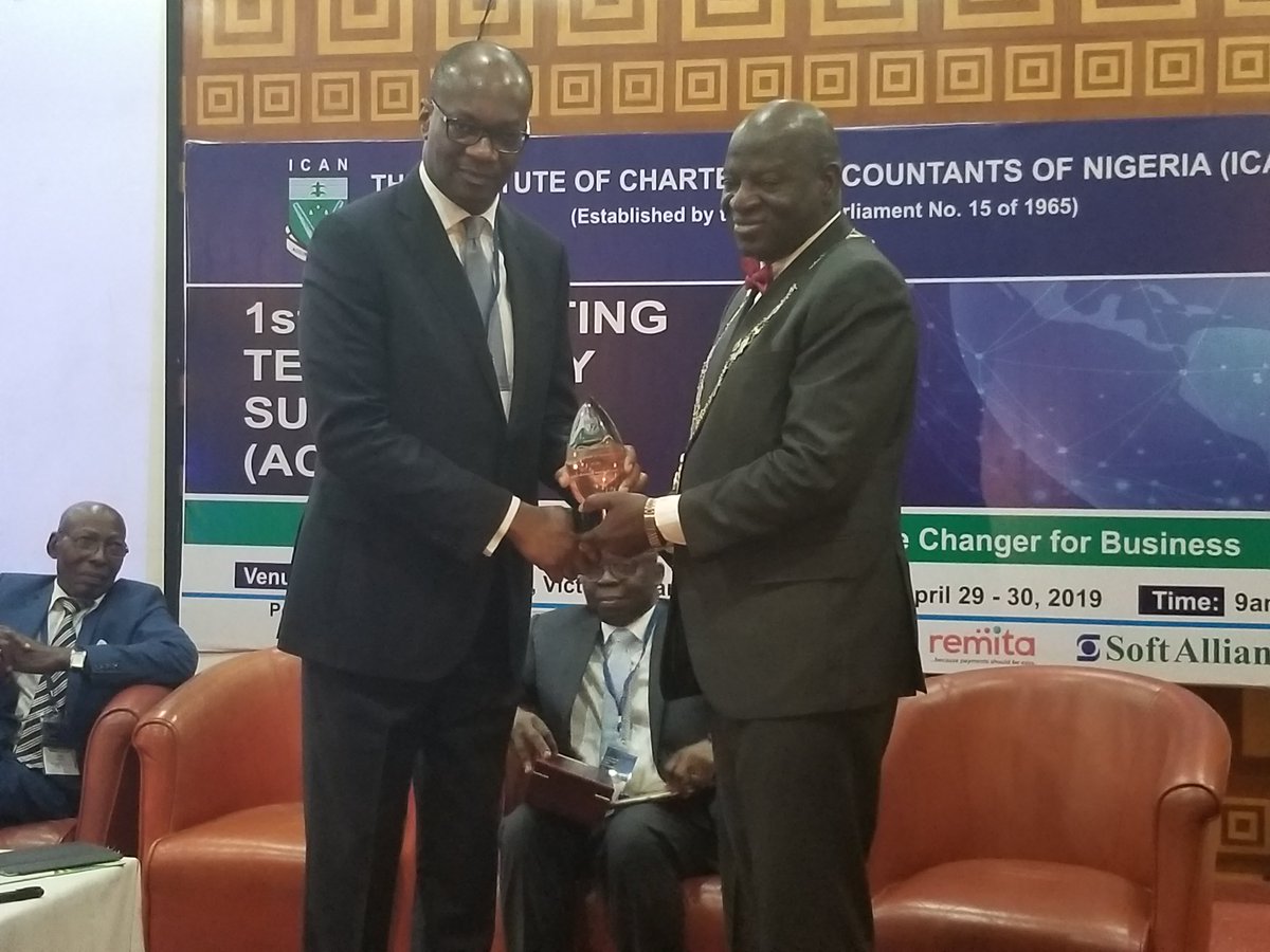 KPMG_NG's tweet photo. The ICAN President, Alhaji Razak Jaiyeola (right), presents an award of excellence to the Chairman of the session (ACCOUNTEKS), @KunleElebute (left), Senior Partner, KPMG in Nigeria, and Chairman, KPMG Africa. #KPMGNigeria #KPMGAfrica #ACCOUNTEKS #disruptivetechnology #ICAN https://t.co/THeUPow3xi