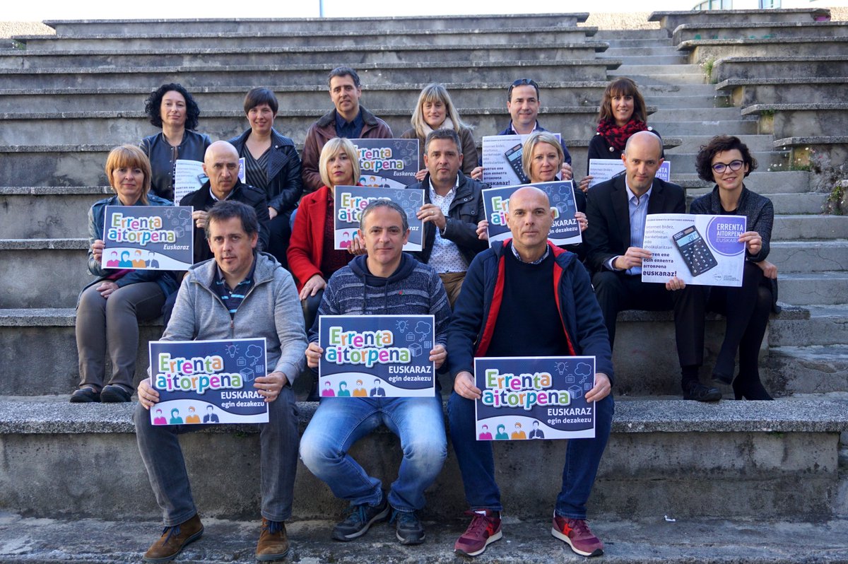 Errenta aitorpena euskaraz egiteko kanpainaren barruan Ondarroako Udalak, Lekeitioko eta Markina-Xemeinekoarekin batera, hitzarmena sinatu du finantza erakunde eta entitate laguntzaileekin. Geroz eta ondarrutar gehiagok egiten dute  aitorpena euskaraz!

udalbarriak.eus/2019/04/30/err…