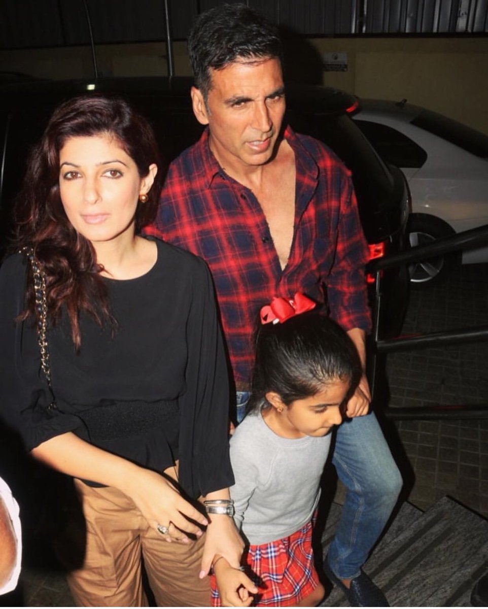 Bollywood ünlüleri Avengers: Endgame  filminin gösterimine katıldı 👀 #bollywoodstars #Bollywood #KritiSanon #AkshayKumar #bollywoodfilmfestival