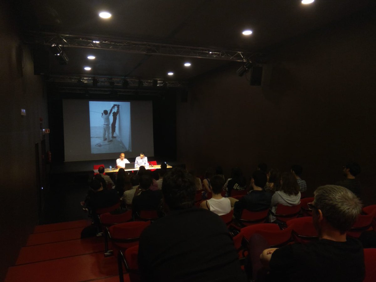 CICUS_'s tweet photo. Ahora en #CICUS @unisevilla, charla de Roman Buxbaum, director de la Fundación @TichyOcean, con motivo de la exposición 'Miroslav Tichy. Encuentros' que inauguramos esta tarde (20 h). Buxbaum recuerda la figura de Harald Szeemann y habla de la #BIACS https://t.co/Djdrw7hqOl