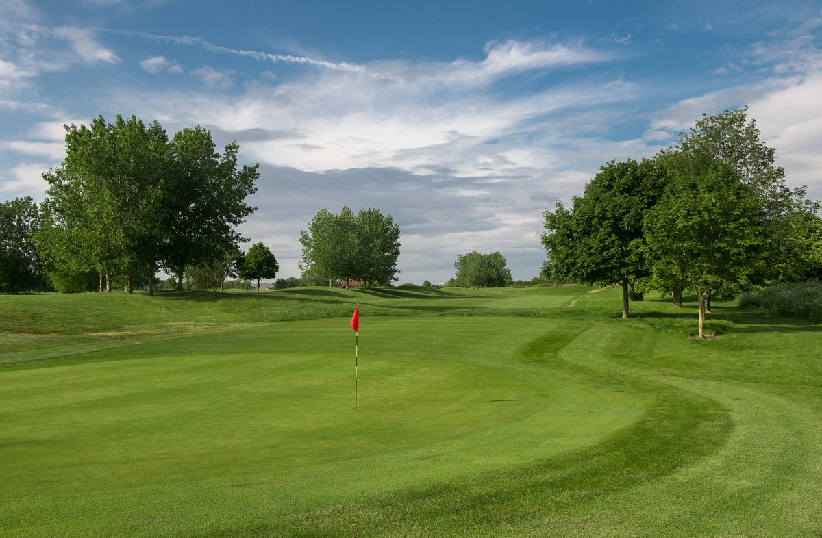 Bank a bargain tee time this week &amp; weekend!⛳🔽

20% off before 12pm when you book online with us this week by using the code ‘PLOKXX’ at online checkout.

Click below to book your tee time today! 

bit.ly/SunburyPark20o…