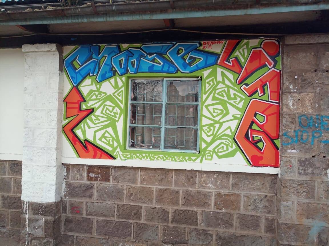 Last month, Onestop Youth Centre Nairobi was transformed with the very special help of <a href="/kayolemtaasafi/">kayolemtaasafi</a> to create a friendly and safe space for youth from Nairobi to meet. What a great work! Thanks to our partners Mr. Green Africa, Central Motors Services, and Nova Paint! 🎨