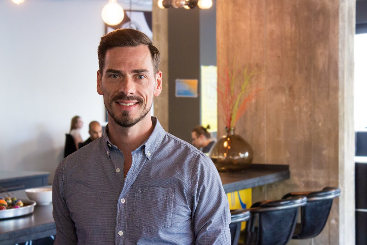 DigitaleLeute's tweet photo. Mit 22 Mil. monthly User ist @Chefkoch die Plattform zum Thema Kochen in Deutschland. Doch wie sieht das #UX Team der Platform aus? Wir haben mit @c_eikmeier Team Lead @chefkoch_ux über ihre neuste App #SmartList gesprochen. Host: @ChrisBresler https://t.co/CdkMP6zVsO #Product https://t.co/nD50fTId8L