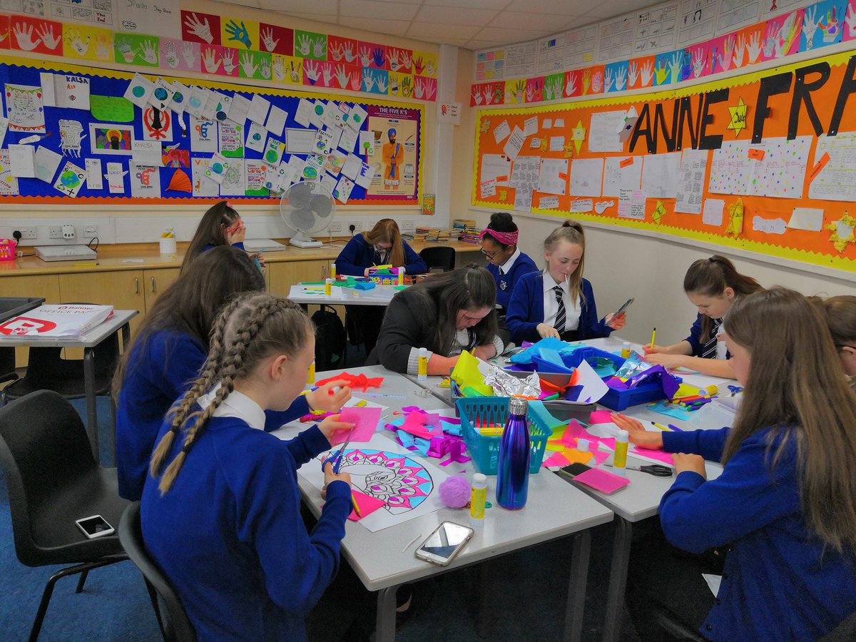 MrsMackayBBHS's tweet photo. Amazing work from 2.2 this morning in RMPS. Stained glass windows on the theme of the environment.
#aspireweek
#proudofyouall https://t.co/Pm807ni11N