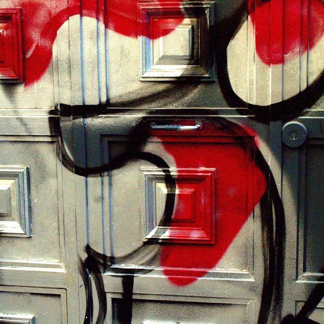 juasan's tweet photo. #streetart in #salamanca on a #door. #redstains #graffiti https://t.co/rBbUvbhMdB https://t.co/UcBooEKjtS