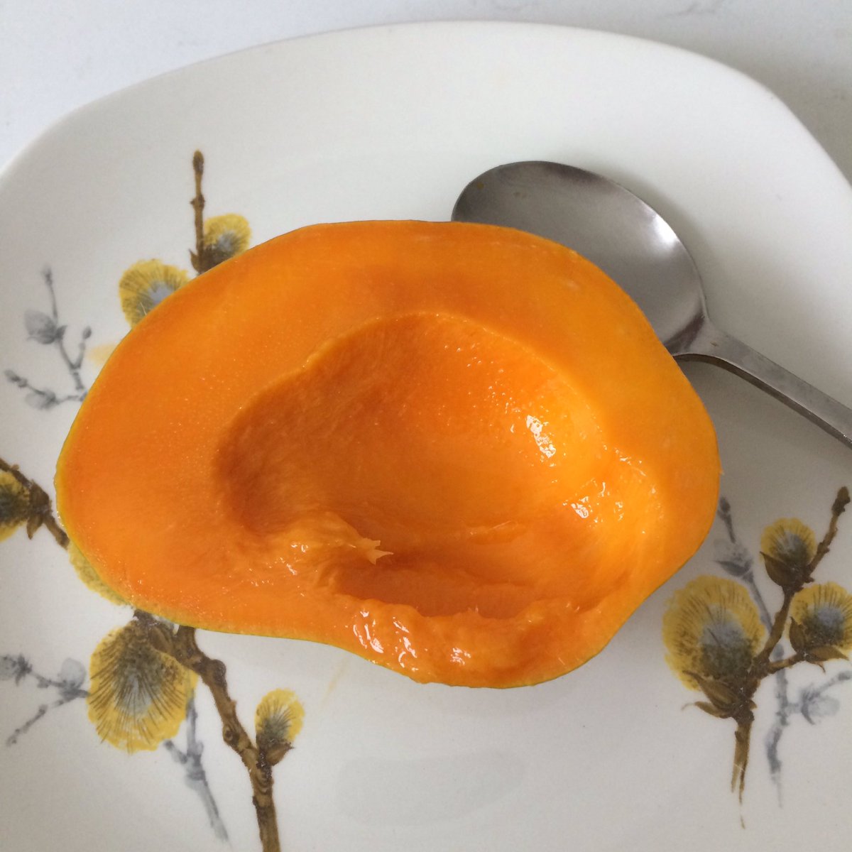 jennylinford's tweet photo. My first Alphonso mango of 2019 - a happy moment! https://t.co/ePN6Y4VwaE