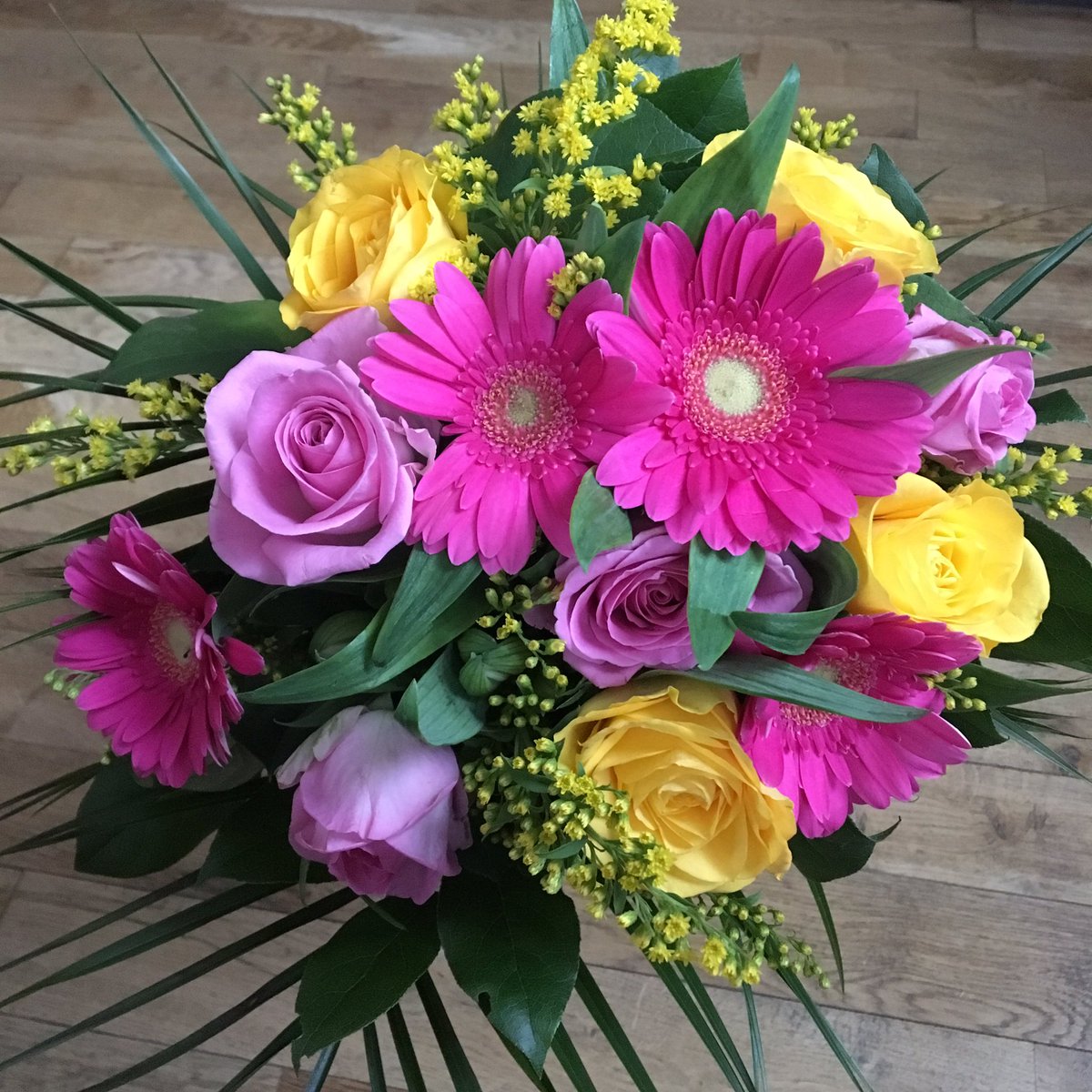 sheilajcgrant's tweet photo. Thank you to my thoughtful agents @TildsleyFrance for organising these beautiful flowers to be delivered in Munich for the opening night of On The Town! 🙏🏼 Love the colours 💗💚💛 https://t.co/Bw4riMXN9J