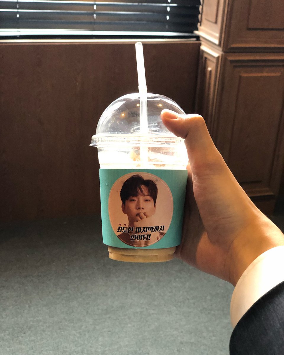 #JUNHO Insta Update
Trans: 'Gibang Bachelor team Hae Won and Yuk Gab's Coffe Truck for Heo DoRyung who works as a lawyer ㅜㅜ I was in the court so I couldn't go out take pictures but I drank it very well Thank you very very much #JungSomin #ChoiGwiHwa #GibangBachelor ❤💕😍😘😘'