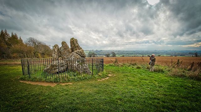 Group shot: The Whispering Knights do their best to stay still for <a href="/RupertSoskin/">Rupert Soskin</a> at the #RollrightStones, #Oxforshire. #Neolithic #PortalDolmen #Longbarrow #prehistory #archaeology #megalithic #ancient #standingwithstones bit.ly/2XU2It9
