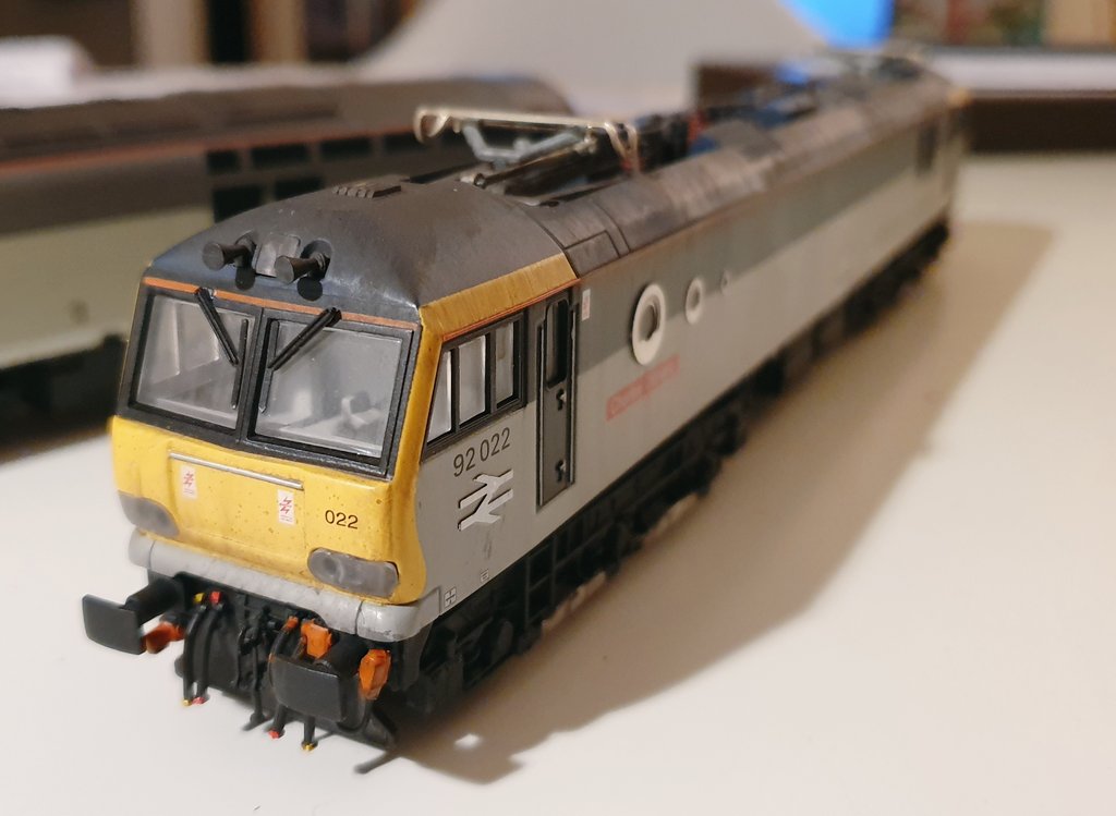 PdannyH's tweet image. Workbench update: following poor performance running tests at Latchmere last month, my @hornby #Class92 has now had it's ringfield motor replaced with a worm drive, directional lighting &amp;amp; new detailing. Pantographs needs replacing &amp;amp; nameplates to be added. #TMRGUK #modelrailway