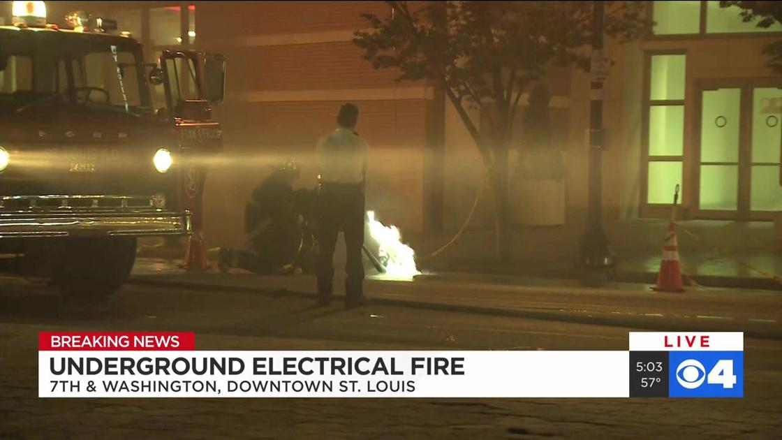 KMOV's tweet photo. Firefighters called to underground electrical fire in downtown St. Louis twice overnight https://t.co/DFFpbeOQ54 #KMOV https://t.co/QyfhdhpmcE